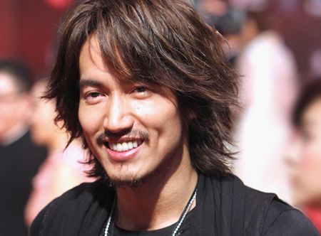 言承旭出道19年就没换发型当他掀开刘海之后网友先告辞了