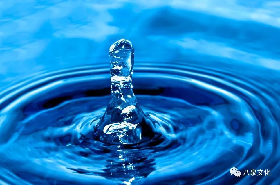 柔弱  而又坚强水滴石穿  不是一句神话一切努力  都会水到渠成——题