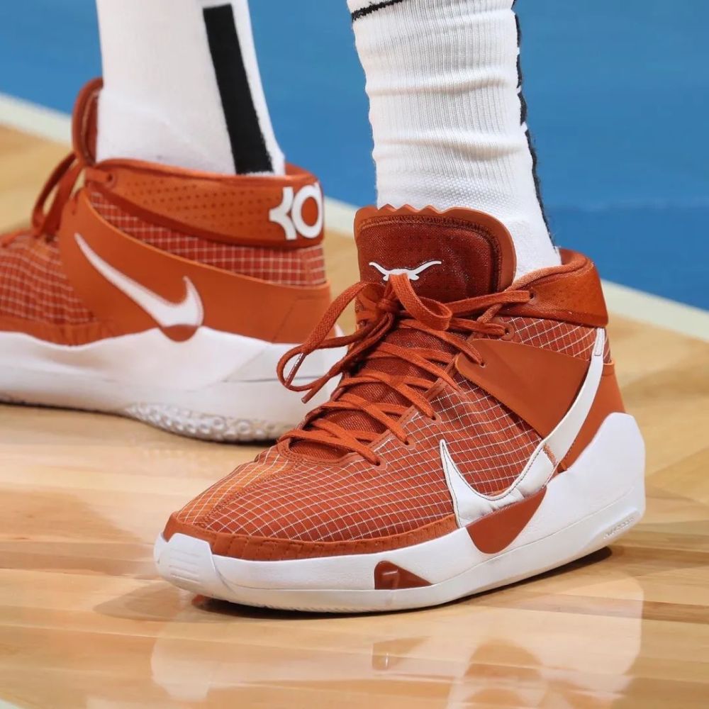 nike kd13镜头捕捉哈登plus一枚,在今日不敌湖人后谈及自己在火箭队的