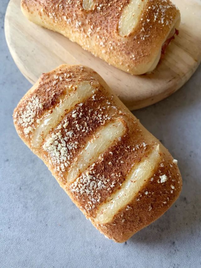 芝士培根面包卷,柔软又拉丝,比面包店的都好吃.