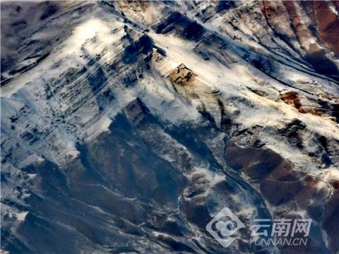 近日,雲南多地降溫,雲南省昭通市高寒山區降下2021年第一場雪,烏蒙