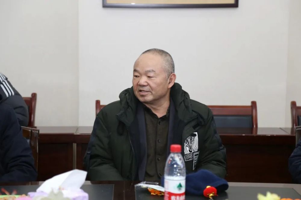 使命传承砥砺前行兵团二中组织召开特级教师军属新春慰问座谈会