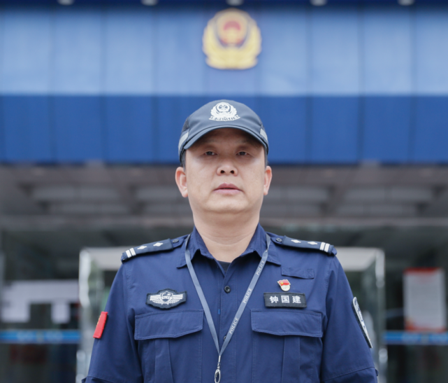 每日警星钟国建精心培育警务尖兵