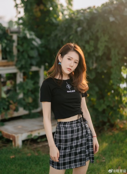 程意涵在微博po出王儇手撕婢女影片吐槽自己的尴尬演技