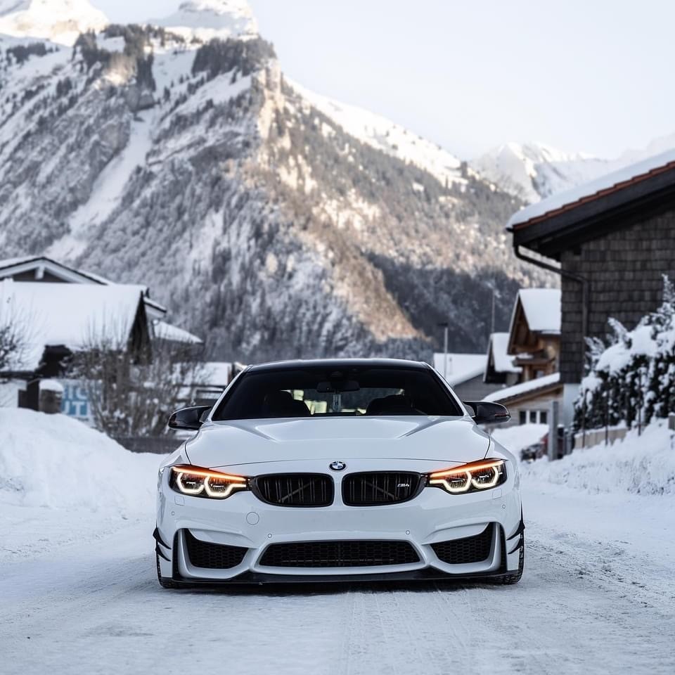 白雪配白车宝马m4cs