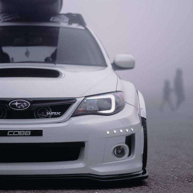 背上书包的斯巴鲁翼豹wrx