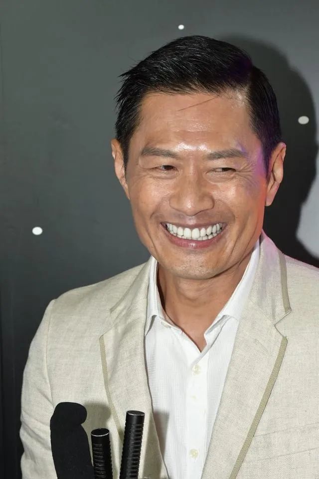 越老越有型57岁前tvb男星黄德斌重回观众视野40岁才有代表作