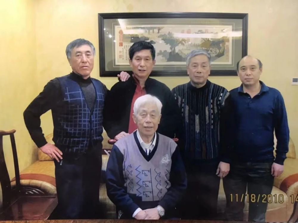 左二本文执笔者贾肇宝,右二马德俊(王瑞英之徒 右一李宝强(牛街名