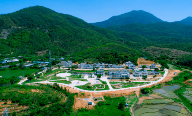 约1万人,主要分布在龙门县蓝田瑶族乡,博罗县横河镇嶂背畲族村和惠东