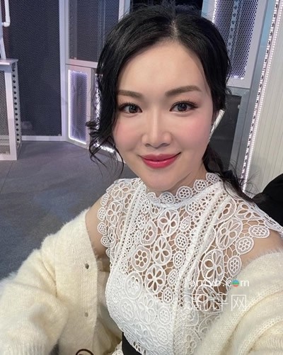 叶翠翠亮相viutv节目为开工做足准备