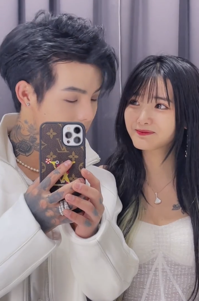 套路璐去试婚纱殷世航却跑到女粉堆里真是要散的节奏