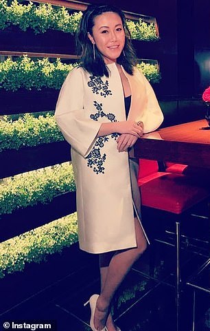 香港34岁美籍名流未着衣缕坠楼而亡怀里紧抱亲生女儿产后一直单身