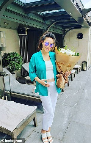 未着衣缕坠楼而亡,怀里紧抱亲生女儿,产后一直单身|罗丽丽|坠楼|香港