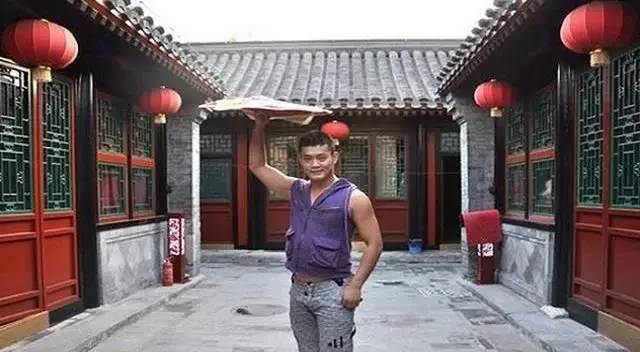 王金龙15岁就跟着赵本山,走红后背叛老婆丫蛋,如今投靠谁了?_腾讯新闻