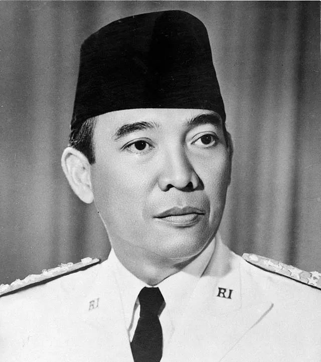 印尼首任总统苏加诺,奉行大印尼主义,反对马来西亚独立马来族对与