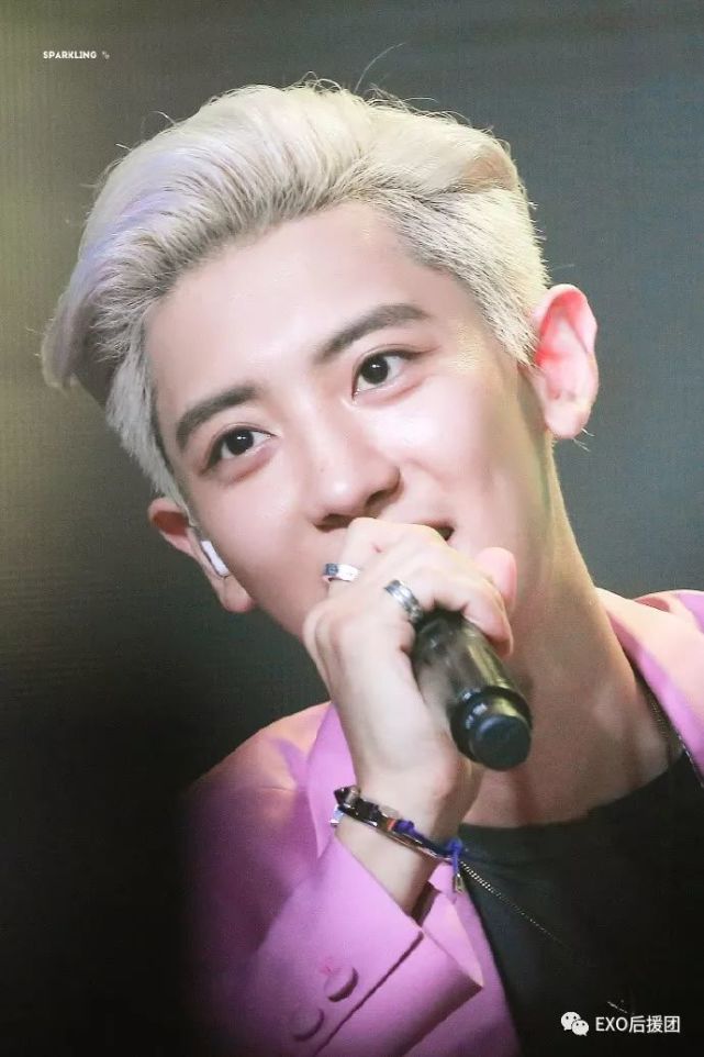 打开腾讯新闻,查看更多图片 >朴灿烈高清壁纸银白色浪奔头把侧边头发