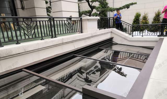 因违建业主用电动开合屋顶来封天井,这效果也太棒了吧_腾讯新闻