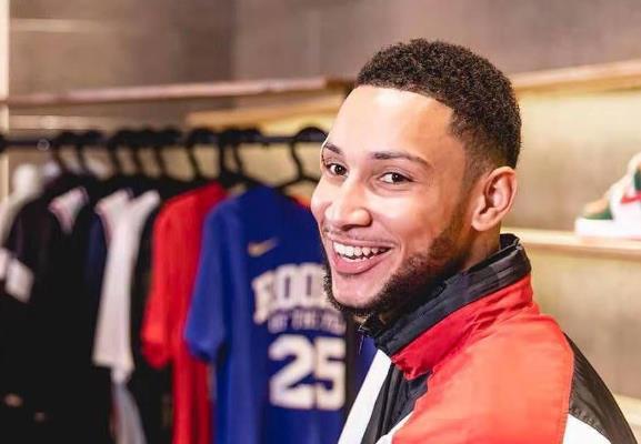 纳什和西蒙斯笑开花!