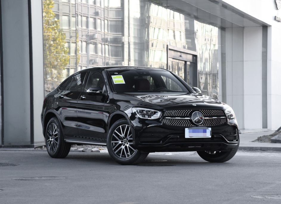 2021款奔驰glc属于一款,纯进口的中型跨界suv汽车,指导价为46.