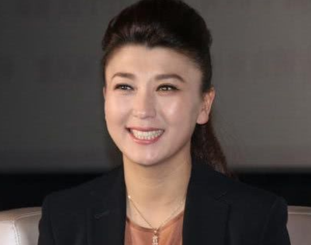 她拒绝赵本山,低调嫁小沈阳恩人,如今48岁成这样|林越|赵本山|小沈阳