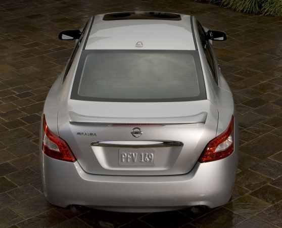 这是一台被美国佬誉为日产四门跑车的豪华产品第七代maxima