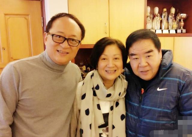 肥猫郑则仕晒出自己香港的家家中装修也很简单因糖尿病暴瘦
