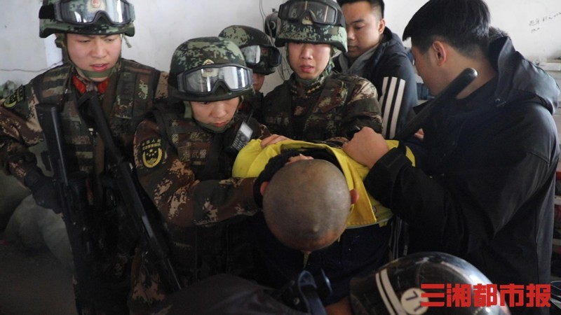 武警公安合力抓捕衡阳市衡东县一命案嫌疑人落网