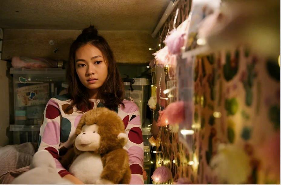 龚嘉欣在该剧出演女一号邱凯琪,此番凭借《香港爱情故事》获得"最受