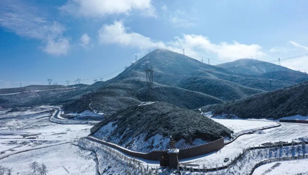 魅力昭觉谷克德漫天飞雪正美