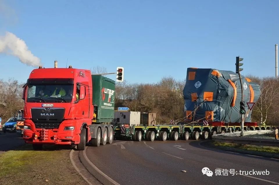 300吨轻松应对 曼恩全新tgx重型牵引车参与mayer公司大件运输工作