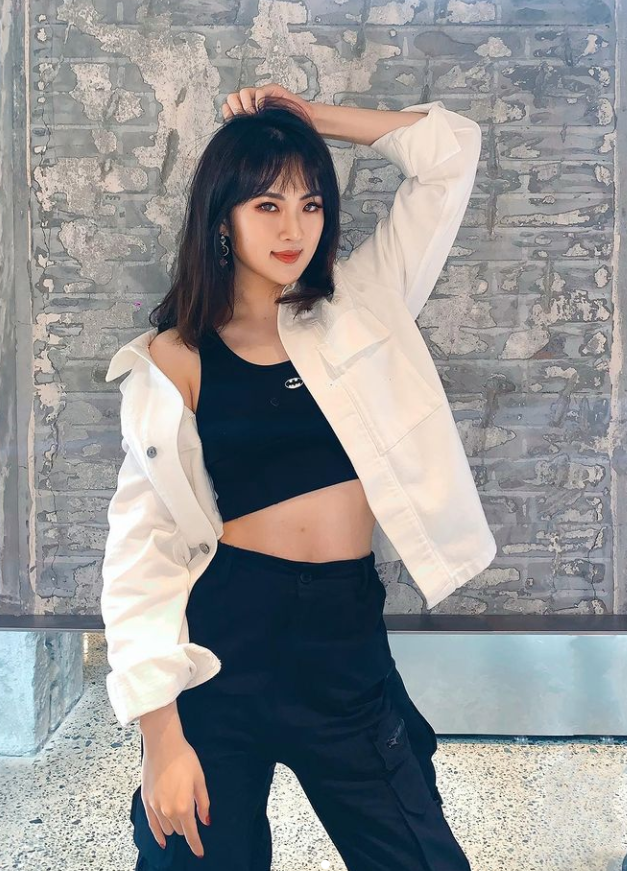 姚安娜也进娱乐圈了,生日当天宣布加盟天浩盛世,成陈飞宇后辈