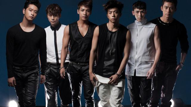 真男人组合2pm回来了今年完整体回归网友期待成员舞台撕衣服