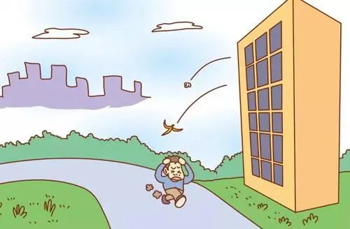大余街头事又见小区住户高空抛物这个动作太危险