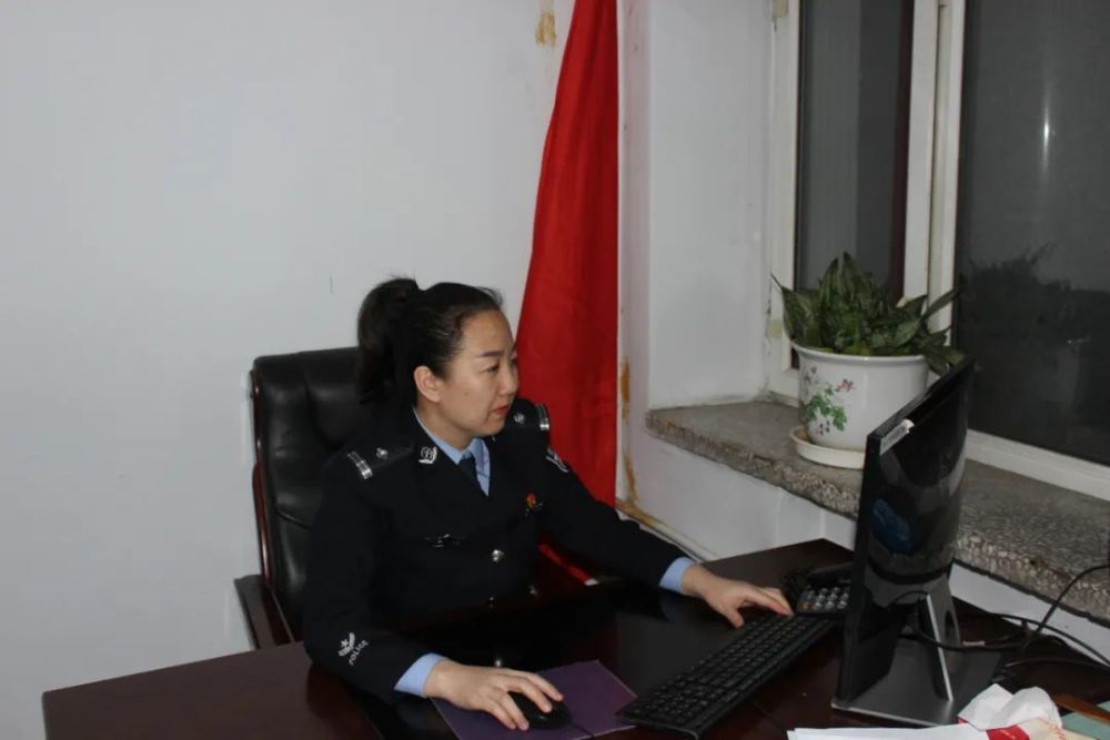 妻子宋秀玲也是恒山分局的一名民警,一直在政工岗位上默默耕耘.