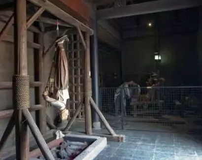 "点天灯"有多么残忍?宋徽宗被熬成灯油,清末一女子也曾遭受此刑