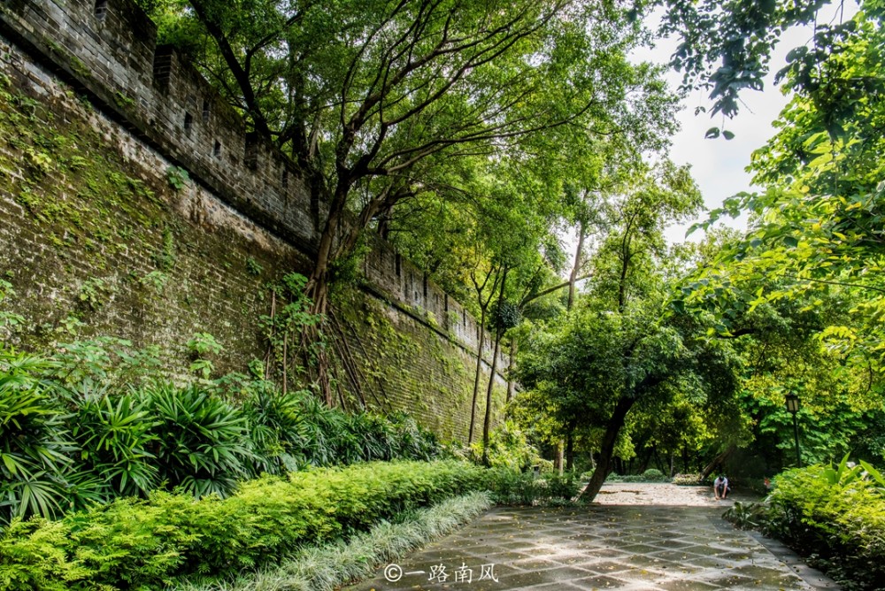 原來廣州還有古城牆藏在越秀公園內中心建築可以望海