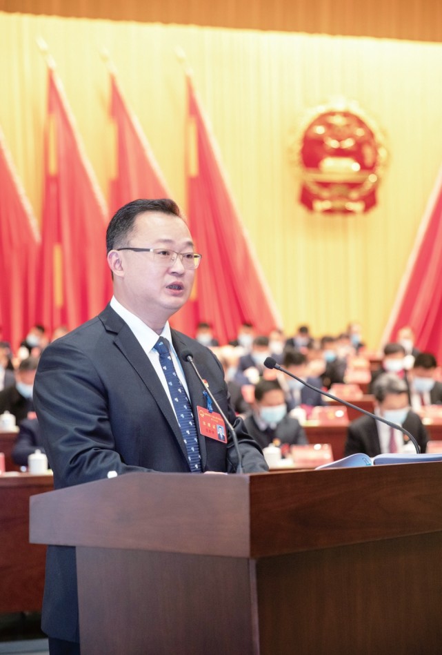 福清市人民政府市长 张新怿各位代表:现在,我代表福清市人民政府,向