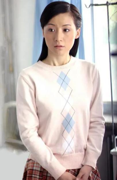 41岁姚芊羽大变脸穿紧身衣不慎露肩带前国民媳妇如今一落千丈