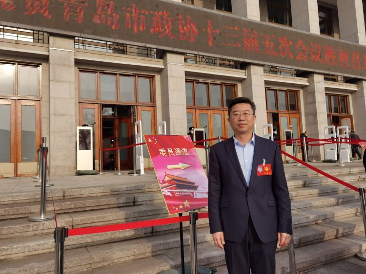 市政协委员李玉海:坚持农业现代化与城镇化一体设计围绕农业更强,农村