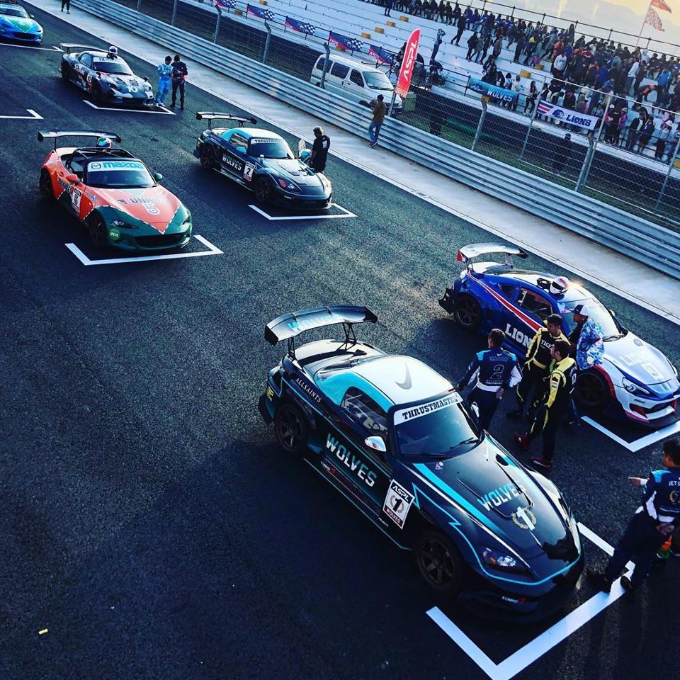 一台时速150公里的摄影车,这样就可以有效地拍摄那些惊险高速赛车场景