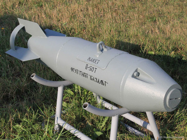 歼-10迷你训练弹首次曝光,以超低成本提升战力,实力远超f-16