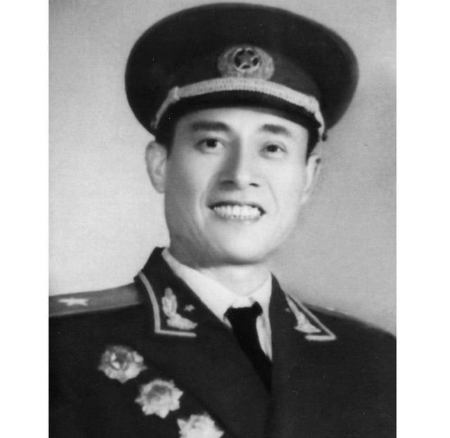 按理来说张铚秀已经是少将军衔,虽然那时候国家百废