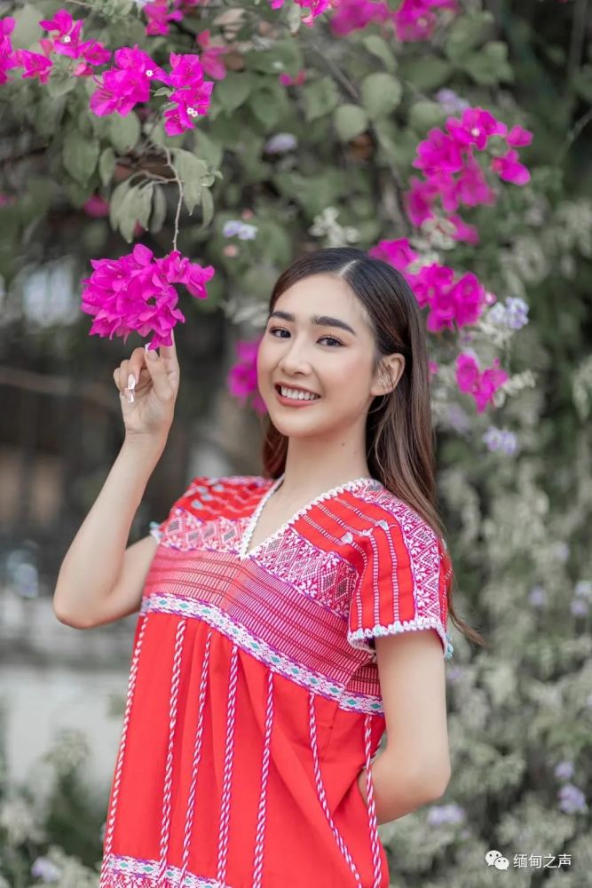 这是缅甸克伦新年,不少缅甸美女晒出美照