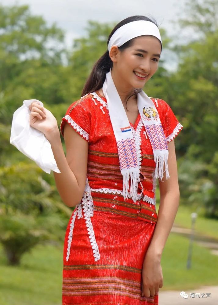 克伦族是缅甸第三大民族,约有372万人口,占缅甸全国人口数量的6.2%.