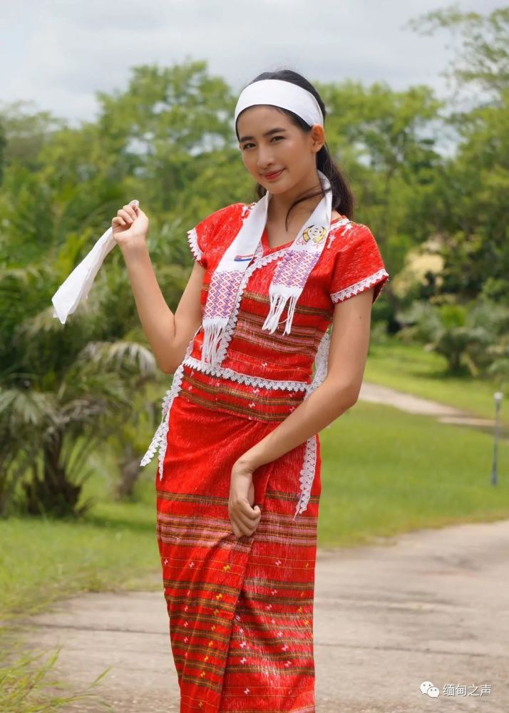 克伦族是缅甸第三大民族,约有372万人口,占缅甸全国人口数量的6.2%.