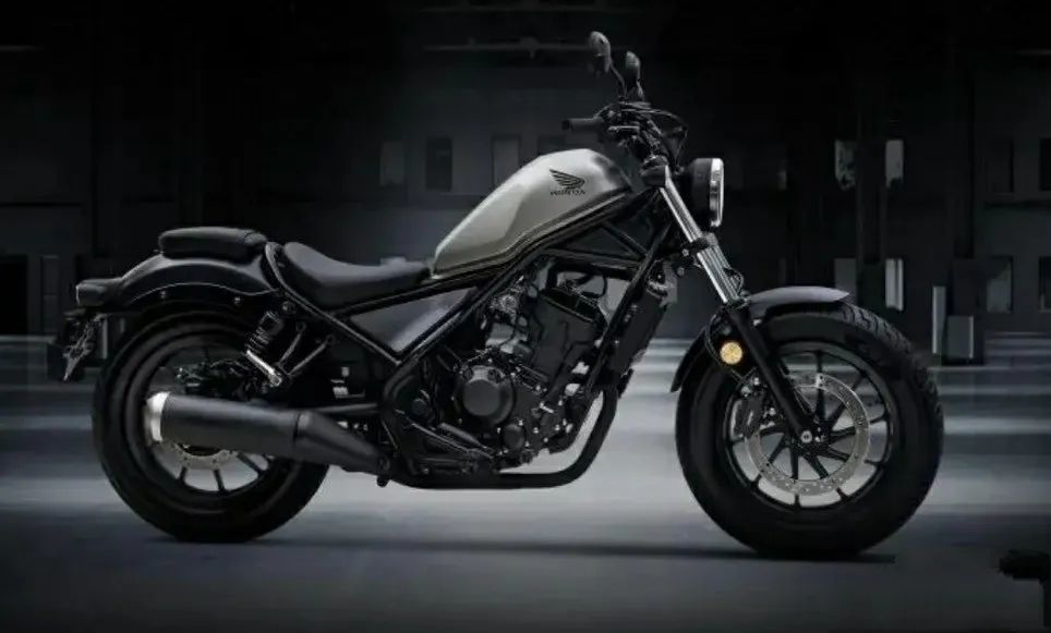 第九款 本田cm300 目前售价33000本田cm300是一款bobber风格的太子车