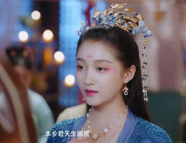 关晓彤以童星的身份出道,4岁时就拍摄《烟海沉浮》出道.