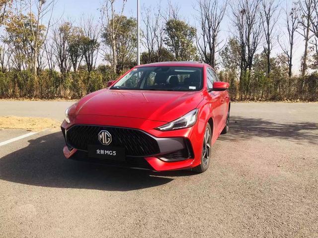 试驾全新名爵5,探索受到年轻人追捧原因有哪些?