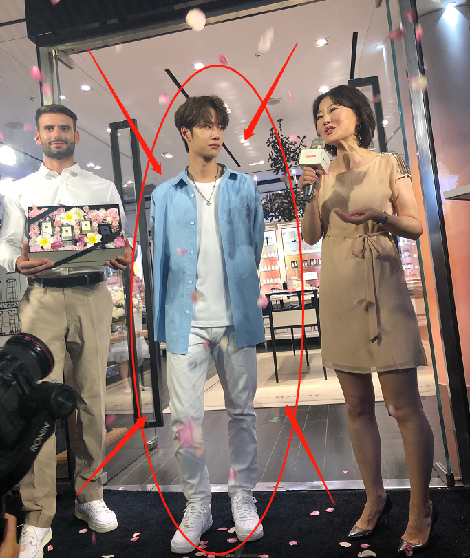 王一博参加活动身材比例受到关注确定这就是180的身高么