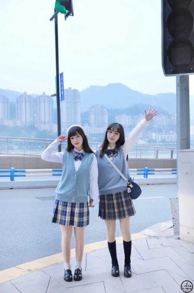 jk少女双子格确实漂亮